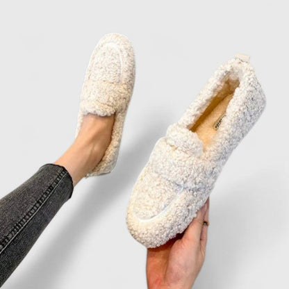 Solenne – Warm Slippers with Elegant Design