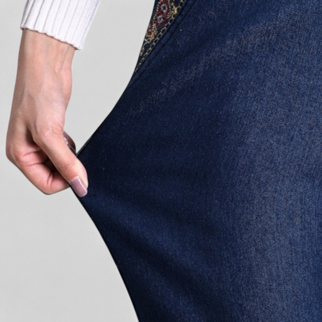 Ava – Women's Jeans with Side Pockets and Elastic Waist